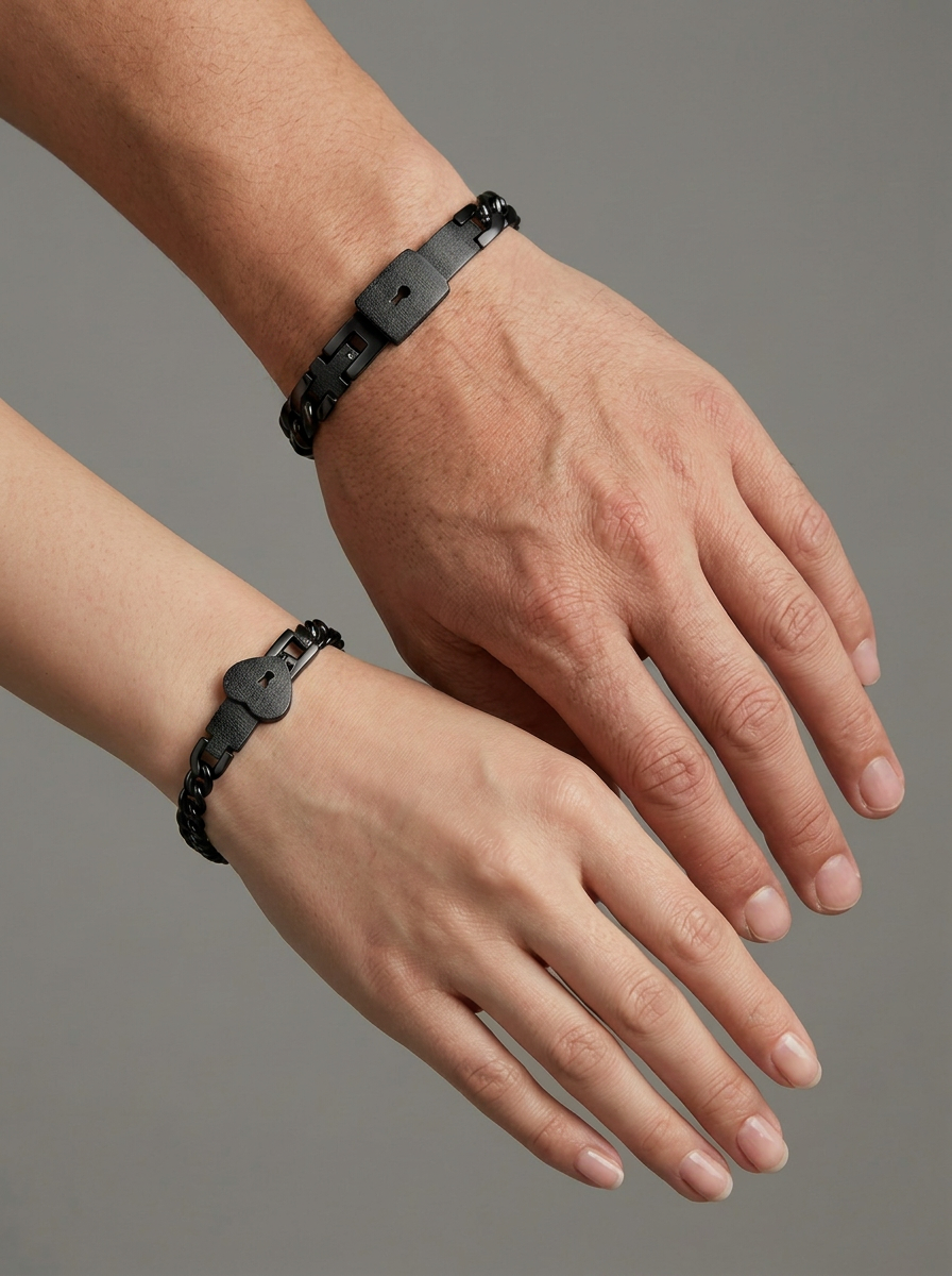The Aethel BondLock Couple Chain Set