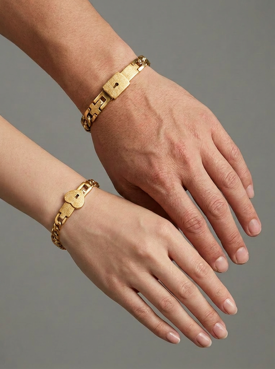 The Aethel BondLock Couple Chain Set